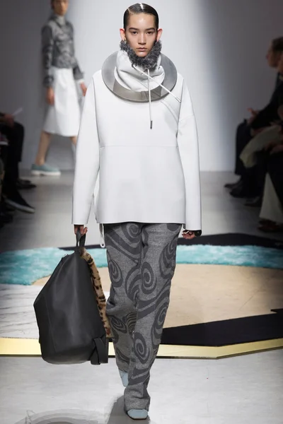 Look 25